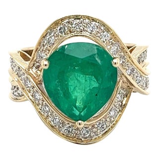 Vintage 5 Carat Pear Cut Emerald Crossover Double Split Shank 14K Gold Ring, Size 7.5 For Sale