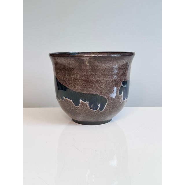 This handcrafted planter/planter from the Serocka workshop showcases the characteristic combination of warm, natural...
