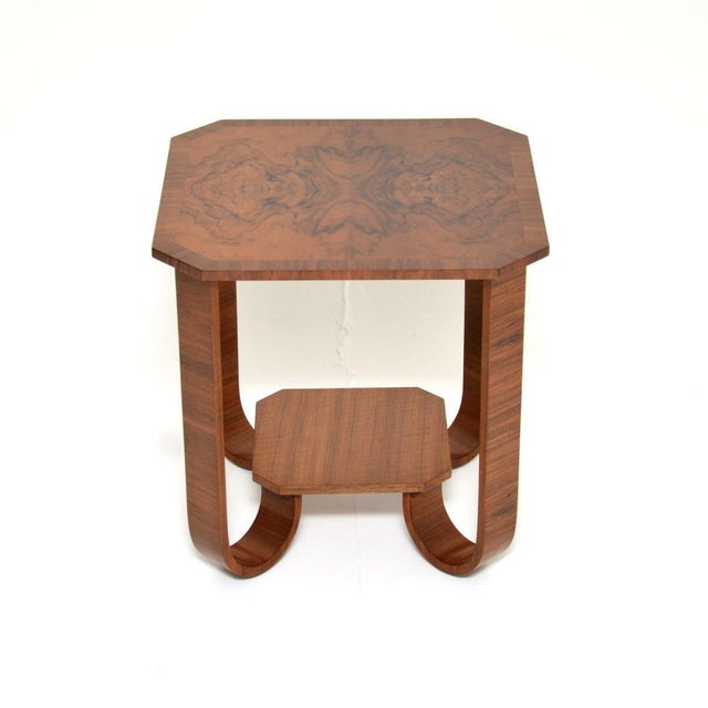 A stylish and extremely well made Art Deco figured walnut occasional side / coffee table. This was made in England, it...