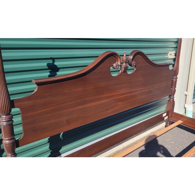Fine vintage Ethan Allen king-size bed in the Georgian - Queen Anne colonial style. Features solid wood frame, arch...