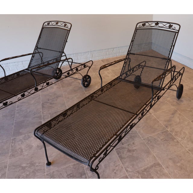 Vintage 1960s Woodard Wrought Iron Chaise Lounges, Pair, Floral Scrollwork, Adjustable, With Wheels, Attributed For Sale - Image 9 of 12