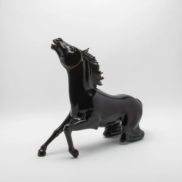 This hand-blown Murano glass horse sculpture, with its striking black finish, embodies the pinnacle of contemporary luxury...