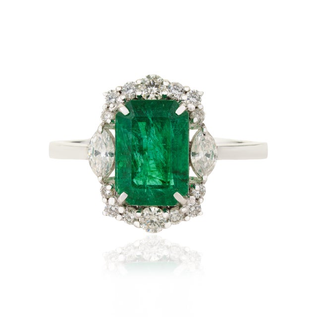 Luxury 2.44ct Emerald Diamond 18k Gold Ring Size 7 for Women by VRJewels For Sale - Image 4 of 15