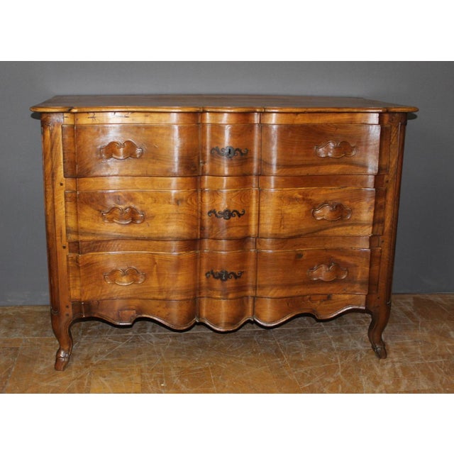 Antique Walnut Crossbow-Shaped Commode, 1750 For Sale - Image 17 of 17