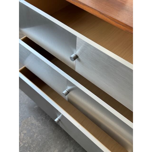 Silver 1980s Post Modern Mahogany & Aluminum 6 Drawer Dresser For Sale - Image 8 of 17