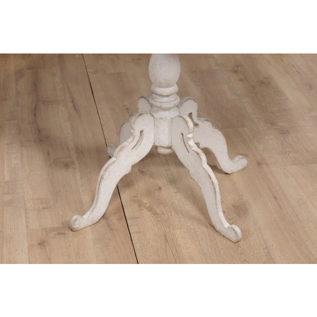 Light Gray 1860s Swedish Light Grey Painted Tilt-Top Table with Round Top and Carved Legs For Sale - Image 8 of 12