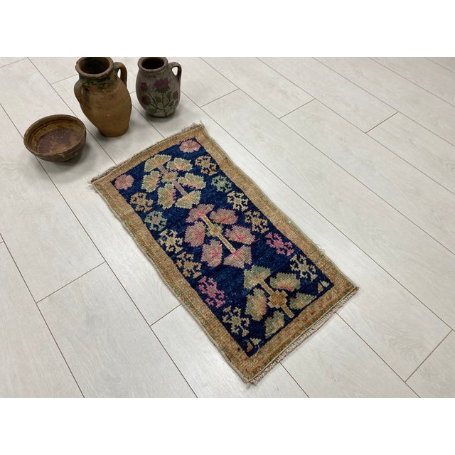 Turkish 1960s Decorative Small Geometric Rug For Sale - Image 3 of 5