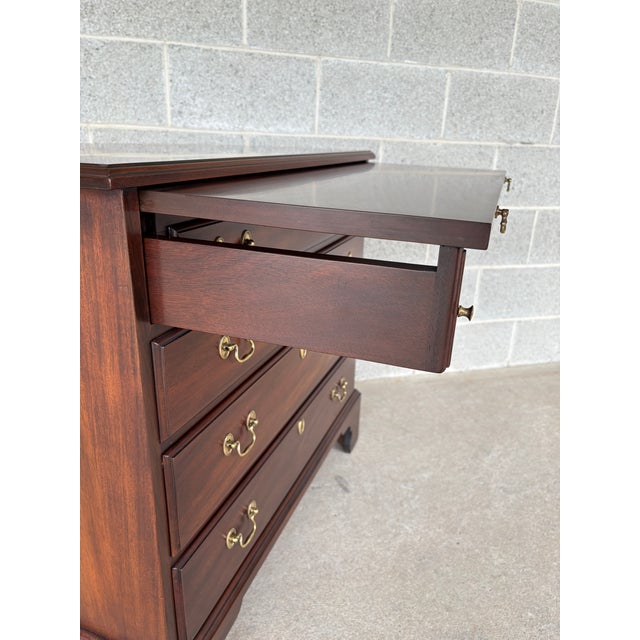 Wood (B) Henkel Harris Mahogany Bracket Foot 4 Drawer Bachelor Chest For Sale - Image 7 of 12