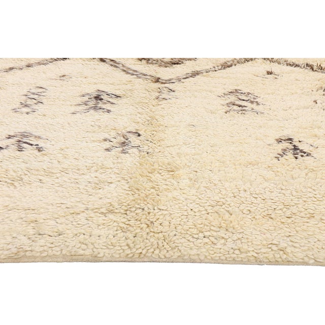 Berber Tribes of Morocco Vintage Neutral Moroccan Azilal Rug, 06'02 X 09'00 For Sale - Image 4 of 10