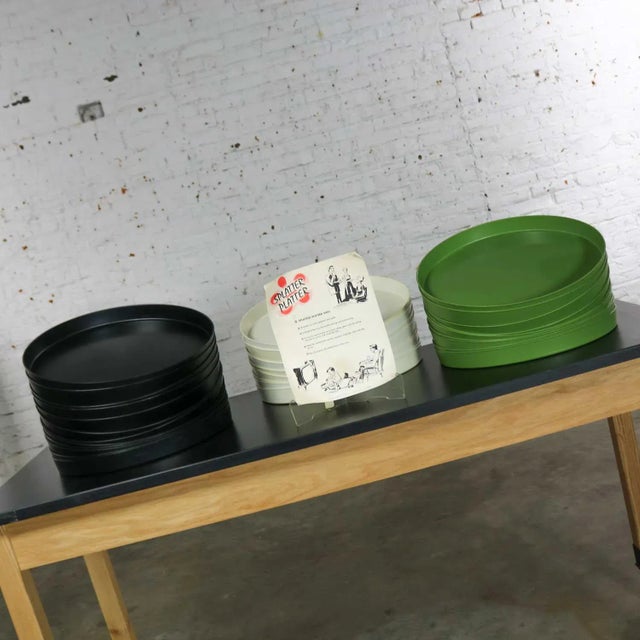 Mid Century Modern Trays Round Black Plastic Splatter Platters by Sabe’s For Sale - Image 11 of 13