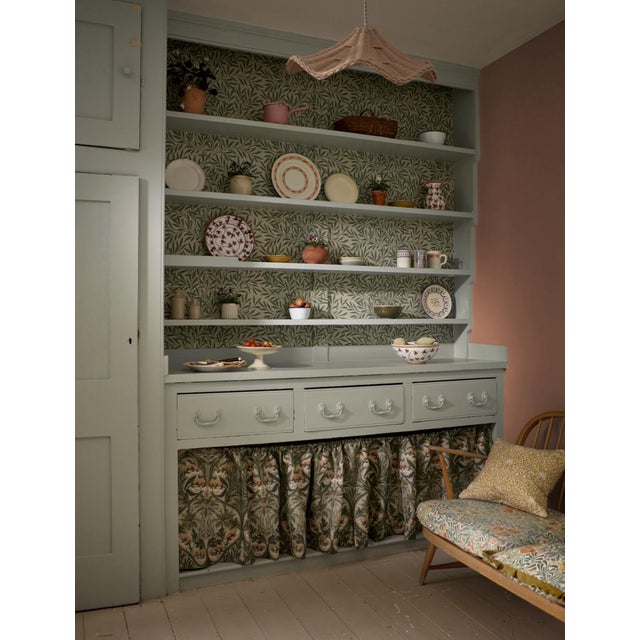 Perhaps one of the most endearing qualities of William Morris was his love for ordinary flowers native to the UK. Bluebell...