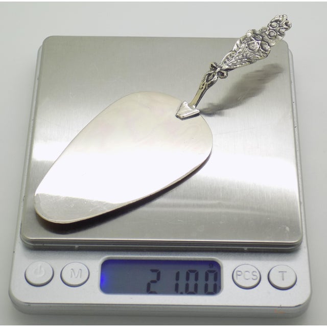 Vintage Italian Handmade Genuine Silver Small Cake Server Flower Handle Presta Naples 800 Continental Silver Pastry Mignon Cupcake Server For Sale - Image 12 of 13