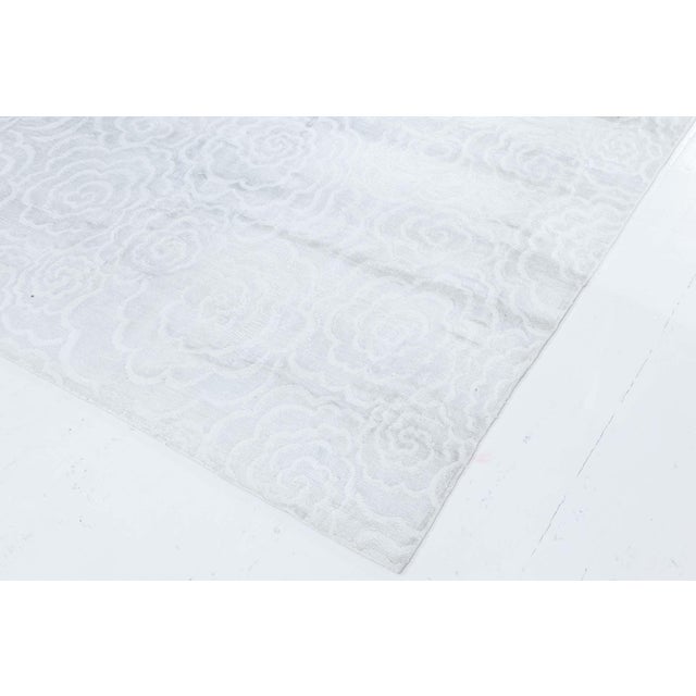 Early 21st Century Contemporary Handmade Camellia Rug in White Silk by Doris Leslie Blau For Sale - Image 5 of 6
