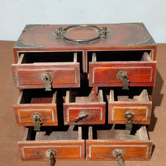 Vintage Chinese Huali Rosewood 7-Drawer Jewelry Chest With Brass Mounts For Sale In Los Angeles - Image 6 of 9