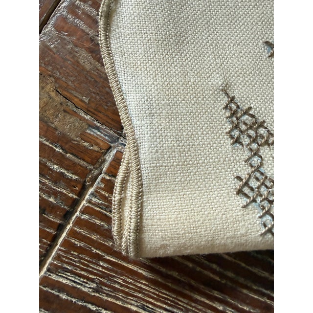 Art Deco Vintage Mid Century Modern Bucilla All Linen Luncheon Napkins, Drawn Thread Embroidery, Scalloped Edges - Set of Four For Sale - Image 3 of 10