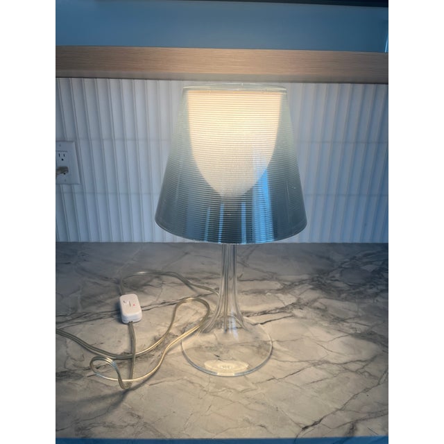 The shade creates an interesting effect that changes depending whether it is on or unlit. When unlit, the lamp shade...