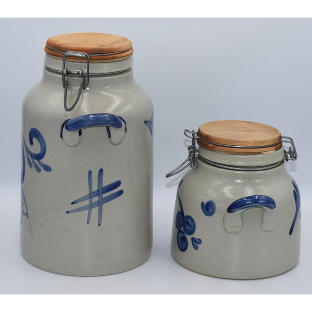 1950s Gerzit Gerz German Cobalt Blue Salt Glaze Lidded Stoneware Set Handgemalt Crocks- Set of 2 For Sale - Image 4 of 10