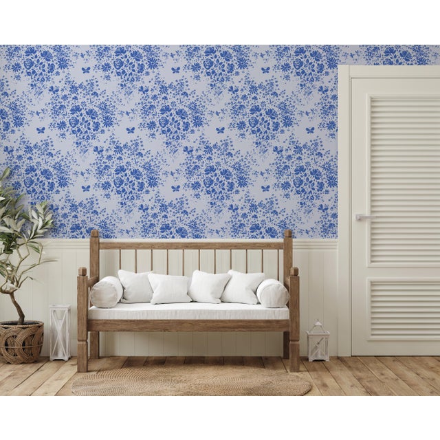 Non-woven fiber-based material with a smooth satin finish. We use the latest digital technology providing the highest...