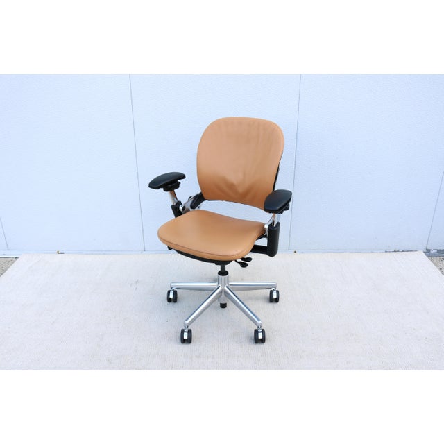 2000 - 2009 Steelcase Leap Coach Limited Edition Ergonomic Desk Chair in Camel Tan Leather For Sale - Image 5 of 18