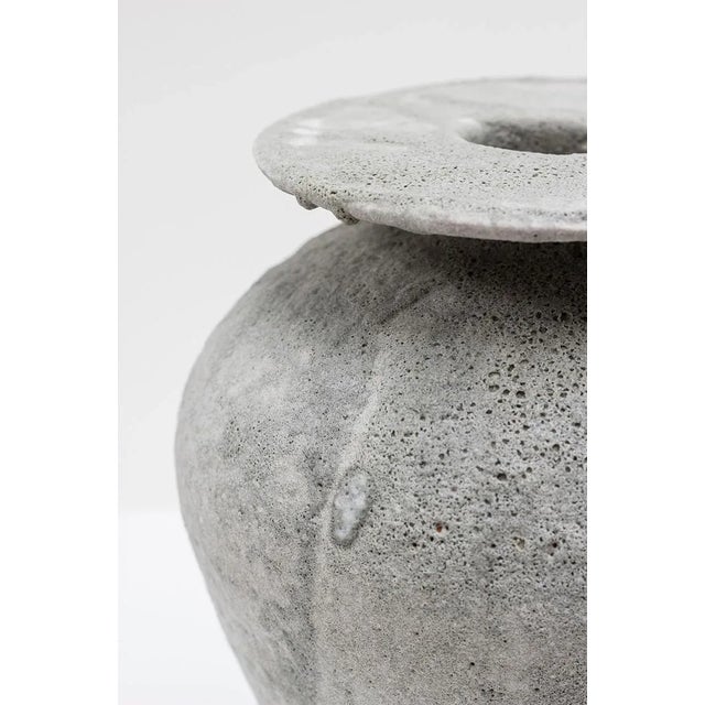Glaze "Isolated n.7" stoneware vase - Raquel Vidal and Pedro Paz. Dimensions: 29 x 21cm. Materials: Hand-sculpted and...