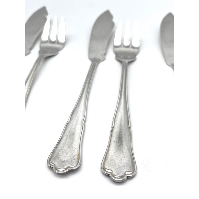 1900 - 1909 Model 122 Fish Cutlery Service in 800 Silver with Egyptian Decor from Gebrüder Köberlin, 1905, Set of 12 For Sale - Image 5 of 14