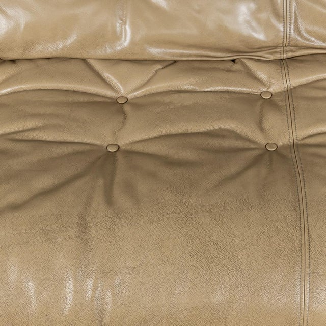Italian Beige Soriana Leather Sofa by Tobia Scarpa for Cassina, 1980 For Sale - Image 14 of 18