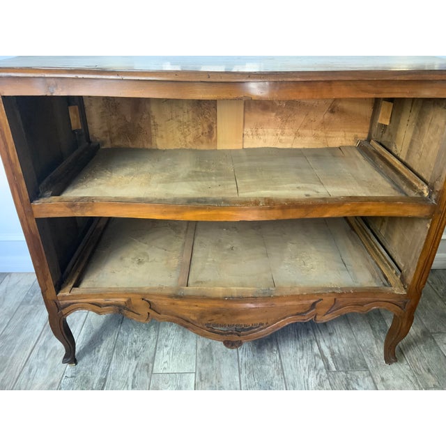 A very attractive mid 18th century Walnut commode. Two large deep drawers that are gliding smoothly in the case. Nicely...
