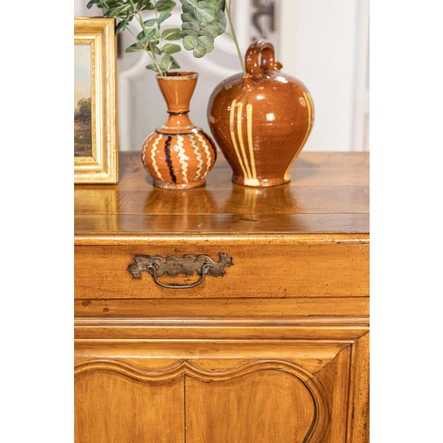 French Louis XV Period 1770s Walnut Buffet with Drawers, Carved Doors and Skirt For Sale - Image 9 of 18