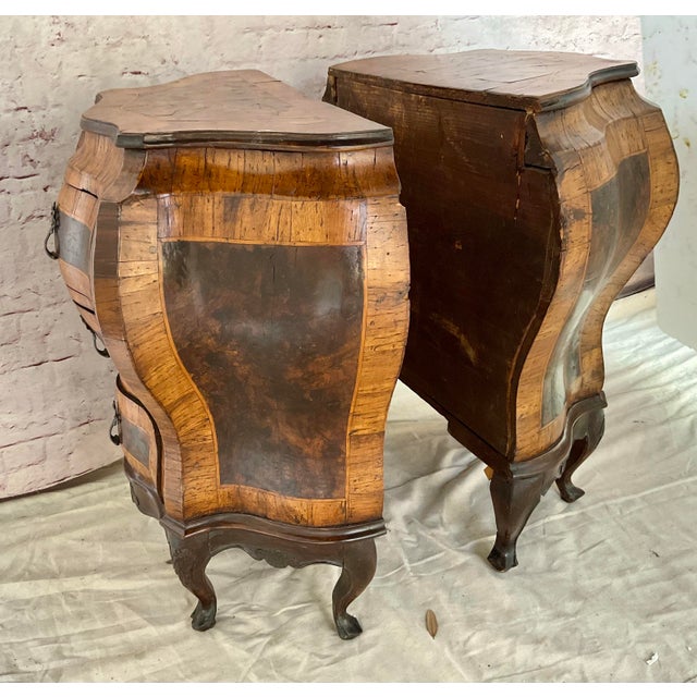 Italian Burled Wood Rococo Style Bombé Chests a Pair For Sale - Image 15 of 16