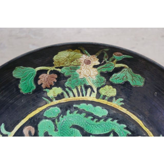 Antique Chinese Kangxi Famille Noire 5 Toed Dragon Dish Bowl 11" For Sale - Image 6 of 18