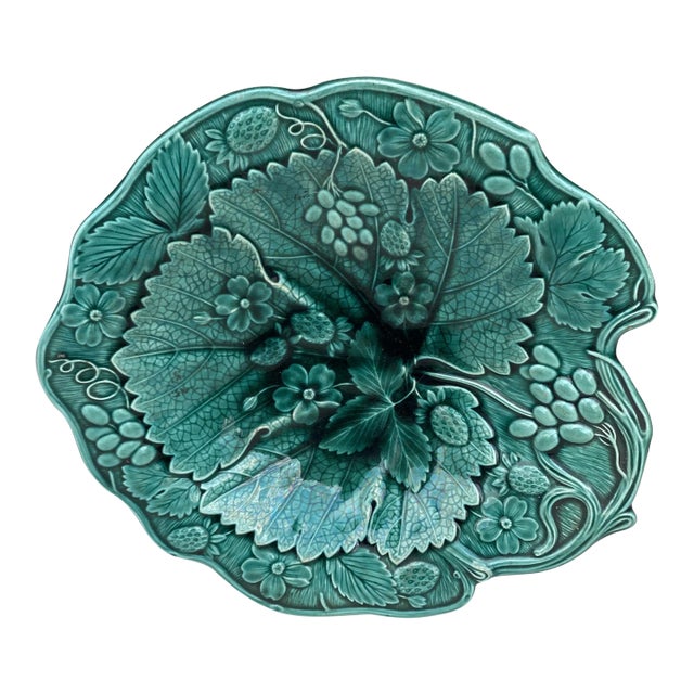 19th Century English Green Majolica Strawberry Platter For Sale