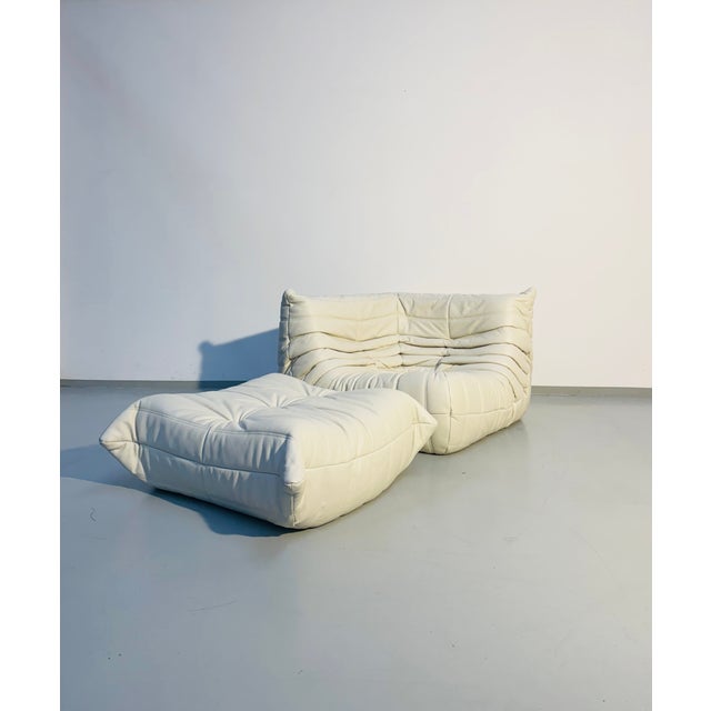 Set of French Togo Chair with Ottoman in White Leather by Michel Ducaroy for Ligne Roset, 1970s, Set of 2 For Sale - Image 6 of 12