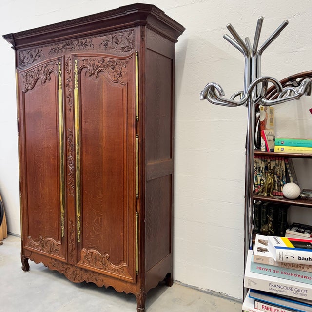 Large French Provençal Country Wardrobe in Carved Oak, 17th Century For Sale - Image 3 of 18