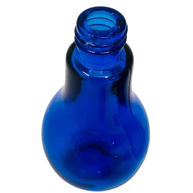 Metal 1970's Petite Cobalt Blue Lightbulb Salt and Pepper Shakers | Mid Century Blue Glass Kitchen Decor | Retro Novelty Gift For Sale - Image 7 of 13