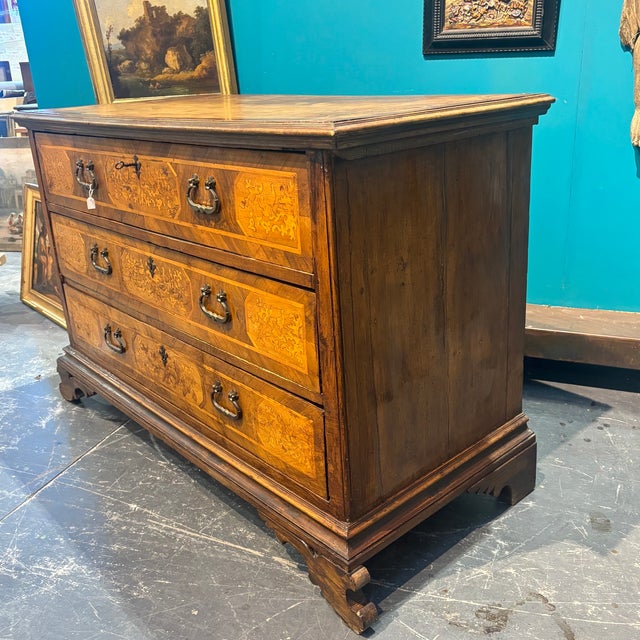 Antique Louis XIV Walnut Chest of Drawers with Boxwood Inlays, Lombardy, Late 17th Century, 1600s For Sale - Image 14 of 16