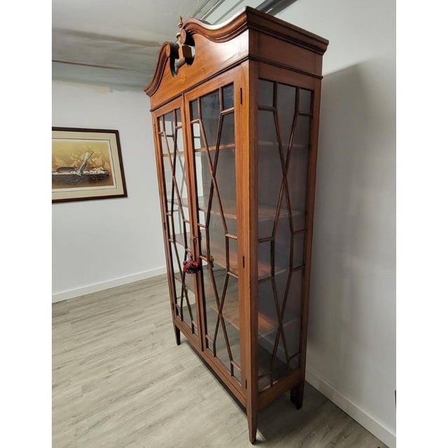 English Sheraton Revival Three-Sided Glass China Cabinet, Circa 1900–1920 For Sale - Image 9 of 11