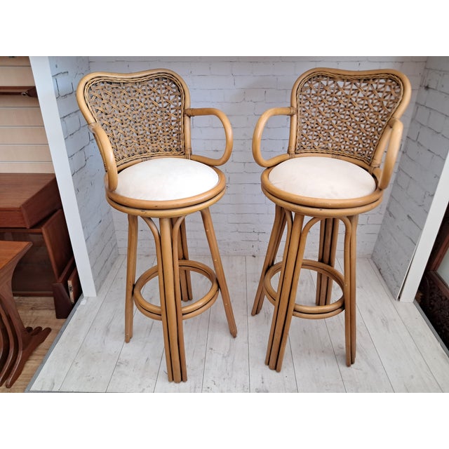 Vintage Coastal Bohemian Bamboo Rattan Tropical Tiki Bar and Swivel Stools, 1970s, Set of 3 For Sale - Image 17 of 18