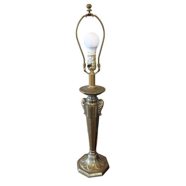 Transitional Vintage Substantial Antiqued Brass Table Lamp With Urn Base & Octagonal Foot – Excellent Condition For Sale - Image 3 of 9