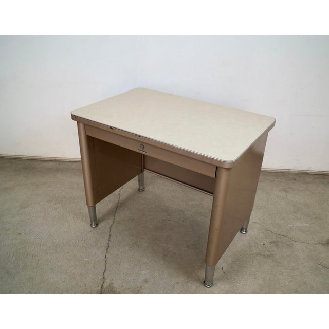 Mid-Century Modern 1950’s Mid-Century Modern Industrial Desk by Steelcase For Sale - Image 3 of 12