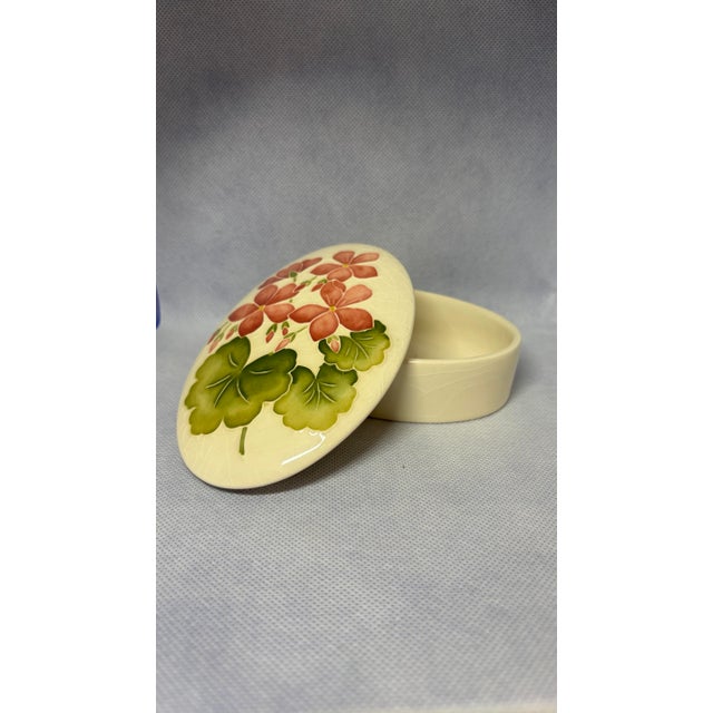 English Vintage Moorcroft Pink Geranium Oval Trinket Box Cream Stamped -Made in England For Sale - Image 3 of 5