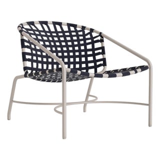 Brown Jordan Kantan Aluminum Suncloth Lounge Chair, Dove frame with Marine fabric For Sale