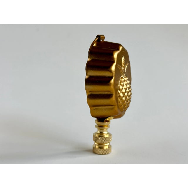 Farmhouse Pineapple Baking Mold Lamp Finial on Brass Hardware For Sale - Image 3 of 6