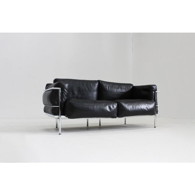 Le Corbusier LC2 Two-Seater Sofas by Le Corbusier for Alivar, 1980s, Set of 2 For Sale - Image 4 of 15