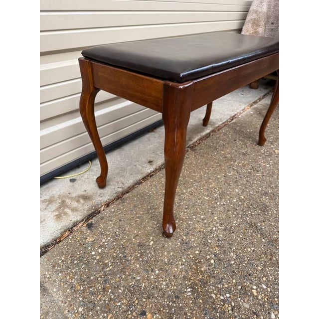 Wood Late 20th Century Vintage Queen Anne Style Piano Footstool or Ottoman by Kimball Co With Cushion For Sale - Image 7 of 11