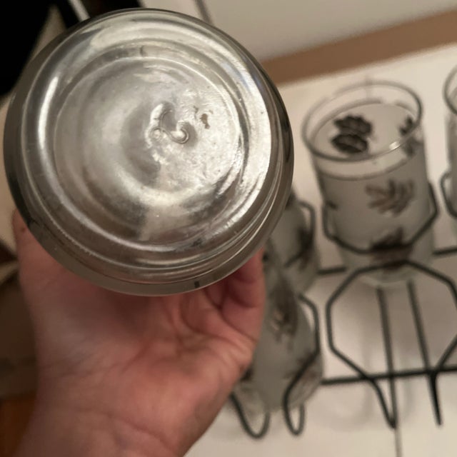 1970s Libbey Silver Foil Etched Leaf Design Mid Century Modern Glasses With Carrier- 7 Pieces For Sale In Nashville - Image 6 of 9