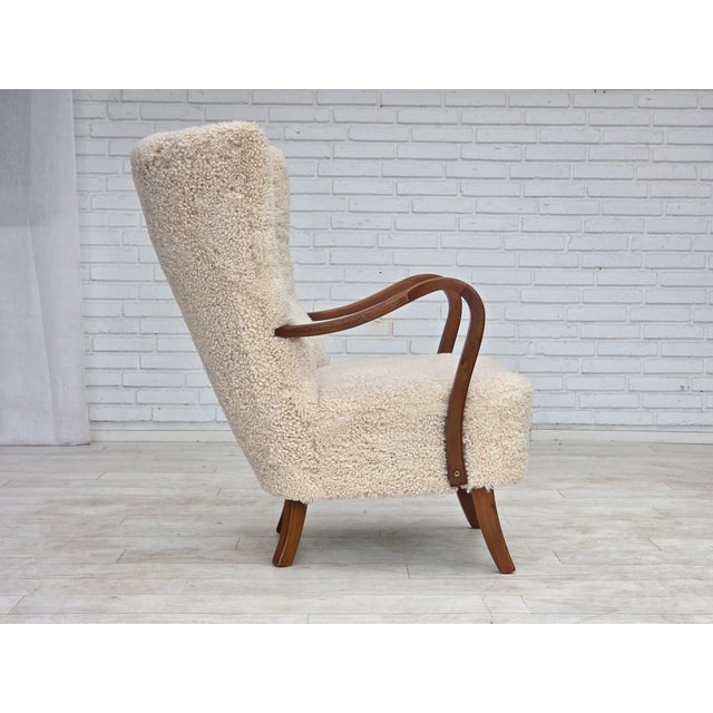 Ivory Danish High-Backed Armchair in Sheepskin by Alfred Christensen for Slagelse Møbelværk, 1960s For Sale - Image 8 of 18