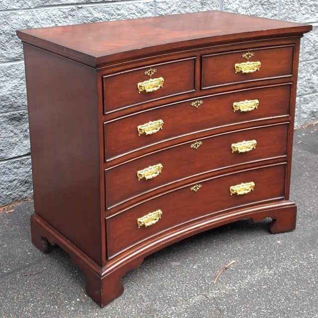 Wood Mid 20th Century Federal Style Recessed Front Mahogany Five-Drawer Chest For Sale - Image 7 of 18