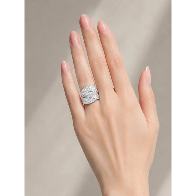Art Deco Late 20th Century 18K White Gold Diamond Designer Ring Band, Size 6.5 For Sale - Image 3 of 3