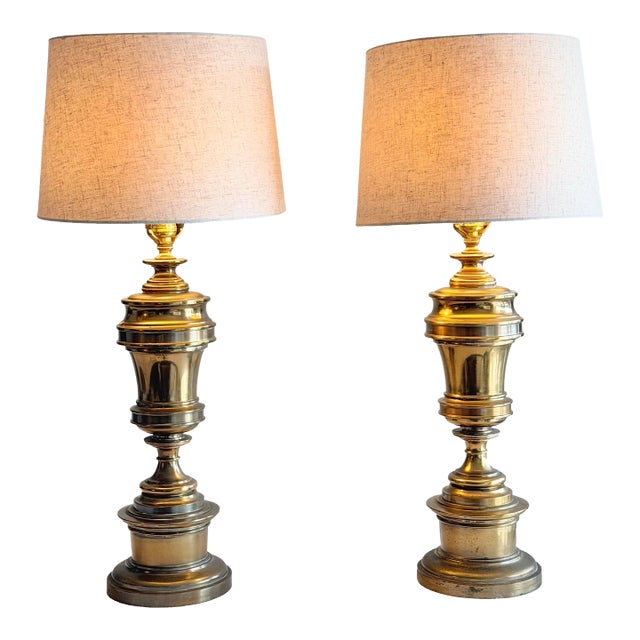 Substantially Large 32” Vintage Pair of Stiffel Solid Brass Hollywood Regency Urn Table Lamps With 10” Linen Shades For Sale