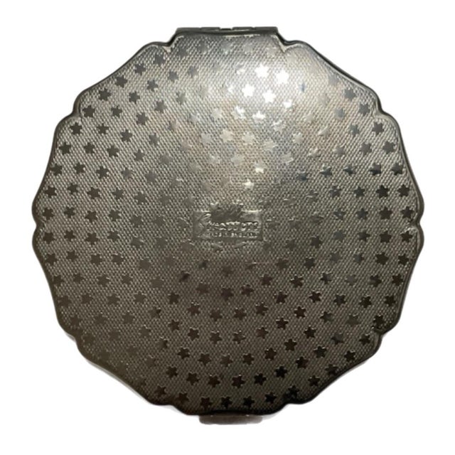 French Vintage Stratton Powder Compact - Silver-Tone Embossed Lid For Sale - Image 3 of 8